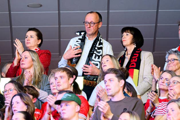 Herning: Handball EM 2026 - Finale - Daenemark - Deutschland Bundeskanzler Friedrich Merz Herning Jyske Bank Boxen Daenemark *** Herning Handball EM 2026 Final Denmark Germany Chancellor Friedrich Merz Herning Jyske Bank Boxing Denmark