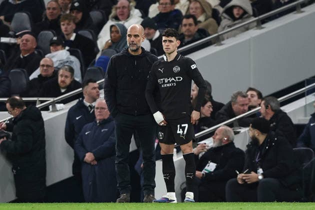 Tottenham Hotspur v Manchester City, Premier League Manchester City manager Pep Guardiola with substitute Phil Foden of Manchester City during the Tottenham Hotspur v Manchester City Premier League match at the Tottenham Hotspur Stadium, London, England on 1 February 2026 Credit: Ian Stephen Every Second Media Editorial use only. All images are copyright Every Second Media Limited. No images may be reproduced without prior permission. All rights reserved. Premier League and Football League images are subject to licensing agreements with Football DataCo Limited. see https: www.football-dataco.com Copyright: xIMAGO EveryxSecondxMediax ESM-1780-0051 IanxStephenx xEveryxSecondxMediax