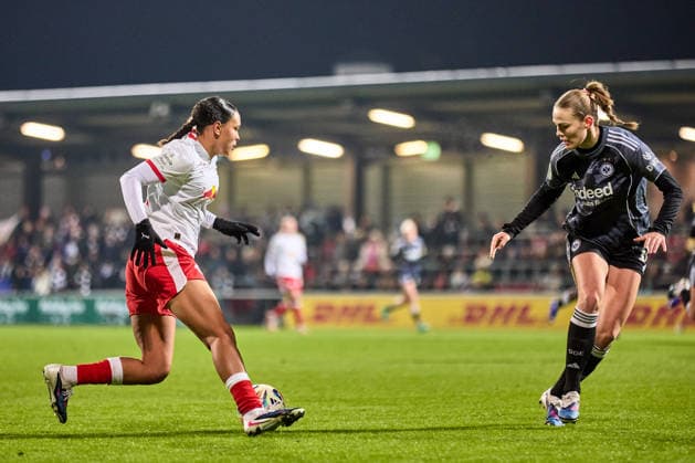 01.02.2026, GER, Frauenfußball, BL, 2025 2026, RB Leipzig - Eintracht Frankfurt Lisa Baum (11, RB Leipzig), Aktion, mit Ball, Zug Richtung Strafraum Leipzig Trainingszentrum der Roten Bulle Sachsen Deutschland