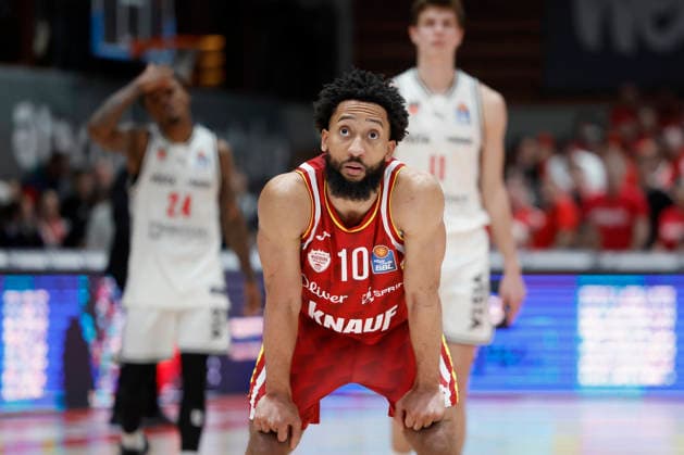 v. l. n. r.: Enttaeuschung bei Davion Mintz (Fitness First Wuerzburg Baskets, 10). 01.02.2026, Basketball, BBL, Fitness First Wuerzburg Baskets vs. BMA365 Bamberg Baskets, GER, Wuerzburg, Tectake Arena. Copyright: HMBxMedia xHeikoxBecker