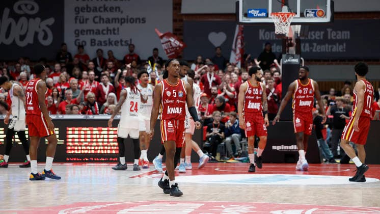 v. l. n. r.: Enttaeuschung bei Johnathan Stove (Fitness First Wuerzburg Baskets, 22), Marcus Carr (Fitness First Wuerzburg Baskets, 5), David Muenkat (Fitness First Wuerzburg Baskets, 55), Eddy Edigin (Fitness First Wuerzburg Baskets, 27) and Davion Mintz (Fitness First Wuerzburg Baskets, 10). 01.02.2026, Basketball, BBL, Fitness First Wuerzburg Baskets vs. BMA365 Bamberg Baskets, GER, Wuerzburg, Tectake Arena. Copyright: HMBxMedia xHeikoxBecker