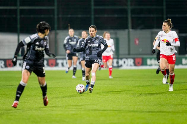 01.02.2026, xomx, Fussball Google Pixel Frauen-Bundesliga, RB Leipzig - Eintracht Frankfurt v.l. Sophie Nachtigall (Eintracht Frankfurt) am Ball. (DFL DFB REGULATIONS PROHIBIT ANY USE OF PHOTOGRAPHS as IMAGE SEQUENCES and or QUASI-VIDEO) Leipzig