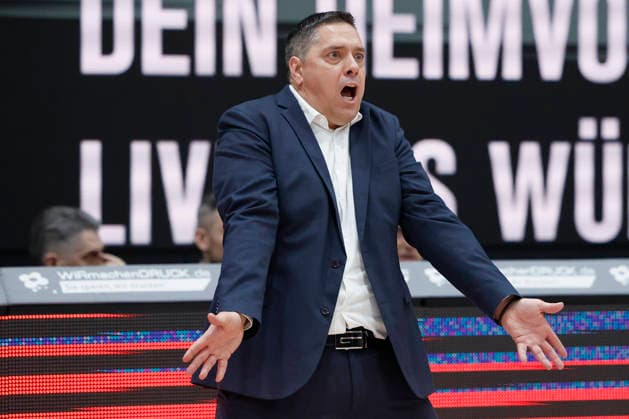 v. l. n. r.: Head-Coach Sasa Filipovski (Fitness First Wuerzburg Baskets). 01.02.2026, Basketball, BBL, Fitness First Wuerzburg Baskets vs. BMA365 Bamberg Baskets, GER, Wuerzburg, Tectake Arena. Copyright: HMBxMedia xHeikoxBecker