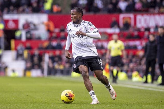 MANCHESTER, ENGLAND - FEBRUARY 01: Samuel Chukwueze of Fulham controls the ball during a Premier League 2026 match between Manchester United, ManU and Fulham at Old Trafford on February 1st, 2026 in Manchester, England. (Photo by Richard Callis Sports Press Photo) Copyright: xRichardxCallis SportsxPressxPhotx Sportspressphoto_SPR87797