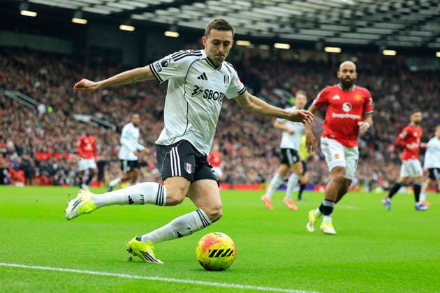Manchester United, ManU v Fulham, Premier League Timothy Castagne (21) of Fulham passes the ball during the Premier League match between Manchester United and Fulham at Old Trafford, Manchester, UK on 1 February 2026. Manchester Old Trafford Greater Manchester UK Editorial use only DataCo restrictions apply See www.football-dataco.com , Copyright: xConorxMolloyx PSI-23668-0142