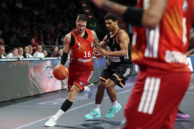 Stefan Jovic (FC Bayern Basketball, 16) mit Mark Smith (ratiopharm Ulm, 13), GER, FC Bayern Basketball vs. ratiopharm Ulm, Basketball, easycredit Basketball Bundesliga, 18. Spieltag, Saison 2025 2026, 01.02.2026, GER, FC Bayern Basketball vs. ratiopharm Ulm, Basketball, easycredit Basketball Bundesliga, 18. Spieltag, Saison 2025 2026, 01.02.2026 Muenchen Copyright: xEibner-Pressefoto JennixMaulx EP_JML