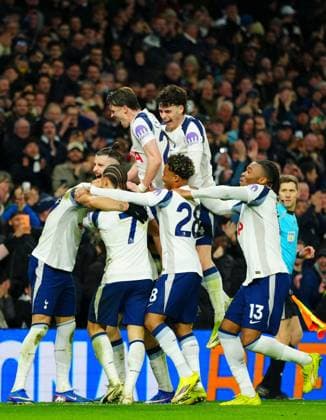Dominic Solanke of Tottenham Hotspur celebrates scoring a goal after making it 2-2 Tottenham Hotspur v Manchester City, Premier League, Football, Tottenham Hotspur Stadium, London, UK - 01 Feb 2026London Tottenham Hotspur Stadium United Kingdom EDITORIAL USE ONLY No use with unauthorised audio, video, data, fixture lists, club league logos or live services. Online in-match use limited to 120 images, no video emulation. No use in betting, games or single club league player publications. Copyright: xJavierxGarcia Shutterstockx 16496864az