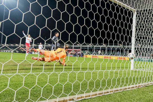 01.02.2026, xomx, Fussball Google Pixel Frauen-Bundesliga, RB Leipzig - Eintracht Frankfurt v.l. jubelt, Torjubel, Tor, Goal, Jubel, Freude, freuen zum 0:1. Elvira Johanna Herzog (RasenBallsport Leipzig) (DFL DFB REGULATIONS PROHIBIT ANY USE OF PHOTOGRAPHS as IMAGE SEQUENCES and or QUASI-VIDEO) Leipzig