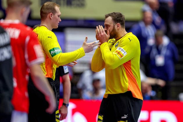 01.02.2026, Handball, Men s EHF EURO 2026, Deutschland - Dänemark, Jyske Bank Boxen in Herning, Final: Andreas Wolff (Germany 33) gestikulierend auf dem Spielfeld enttäuscht Enttäuschung Dänemark