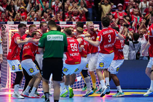 Daenemark jubelt Jubel nach Sieg Spielende DEN, Daenemark vs. Deutschland, Handball, EHF Europameisterschaft 2026, Finale, 01.02.2026 DEN, Daenemark vs. Deutschland, Handball, EHF Europameisterschaft 2026, Finale, 01.02.2026 Herning Copyright: xEibner-Pressefoto MarcelxvonxFehrnx EP_MFN
