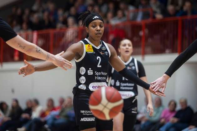 Lashae Dwyer (Nr2 Hannover) - GiroLive Panthers Osnabrück 57:71 TK Hannover Luchse - 1. DBBL 17. Spieltag GiroLive Panthers Osnabrück gegen TK Hannover Luchse