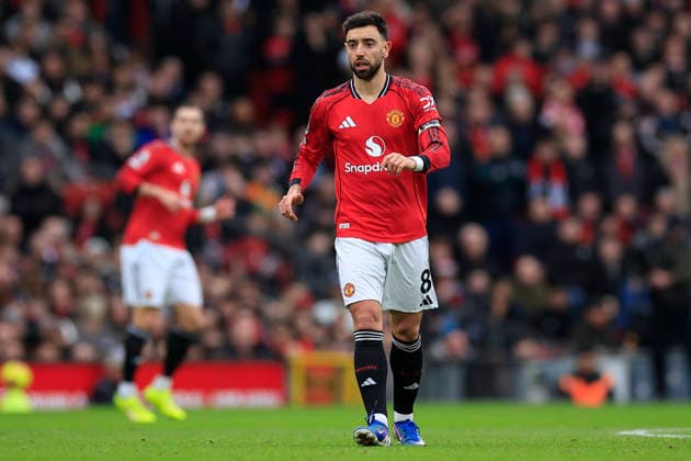 Manchester United, ManU v Fulham, Premier League Bruno Fernandes (8) of Manchester United during the Premier League match between Manchester United and Fulham at Old Trafford, Manchester, UK on 1 February 2026. Manchester Old Trafford Greater Manchester UK Editorial use only DataCo restrictions apply See www.football-dataco.com , Copyright: xConorxMolloyx PSI-23668-0152