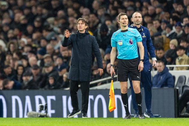 Tottenham Hotspur v Manchester City, Premier League Tottenham Hotspur manager Thomas Frank instructs his team during the Premier League match between Tottenham Hotspur and Manchester City at Tottenham Hotspur Stadium, London, UK on 1 February 2026. London Tottenham Hotspur Stadium London UK Editorial use only DataCo restrictions apply See www.football-dataco.com , Copyright: xToyinxOshodix PSI-23665-0059