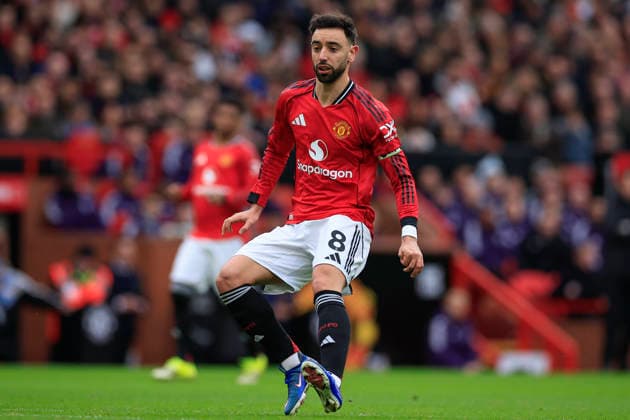 Manchester United, ManU v Fulham, Premier League Bruno Fernandes (8) of Manchester United during the Premier League match between Manchester United and Fulham at Old Trafford, Manchester, UK on 1 February 2026. Manchester Old Trafford Greater Manchester UK Editorial use only DataCo restrictions apply See www.football-dataco.com , Copyright: xConorxMolloyx PSI-23668-0153