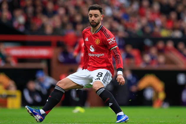 Manchester United, ManU v Fulham, Premier League Bruno Fernandes (8) of Manchester United during the Premier League match between Manchester United and Fulham at Old Trafford, Manchester, UK on 1 February 2026. Manchester Old Trafford Greater Manchester UK Editorial use only DataCo restrictions apply See www.football-dataco.com , Copyright: xConorxMolloyx PSI-23668-0154