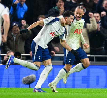 01 Feb 2026 - Tottenham v Manchester City - Premier League - Tottenham Hotspur Stadium - London. Tottenham v Manchester City - Premier League - Tottenham Hotspur Stadium - London. Dominic Solanke celebrates scoring his second half wonder goal with Xavi Simons. Picture : Mark Pain LONDON England  Copyright: xMarkxPainx
