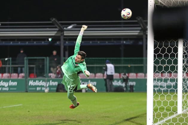 Google Pixel Frauen-Bundesliga, RB Leipzig - Eintracht Frankfurt; 01.02.2026 Torwart Lina Altenburg (12, Eintracht Frankfurt) fliegt vergeblich, der Ball landet zum 1:2-Anschluss im Tor. Fußball, Google Pixel Frauen-Bundesliga, Saison 2025 2026, 16. Spieltag: RB Leipzig vs. SG Eintracht Frankfurt am 01.02.2026, Trainingszentrum Cottaweg, Leipzig. DFB REGULATIONS PROHIBIT ANY USE OF PHOTOGRAPHS AS IMAGE SEQUENCES AND OR QUASI-VIDEO. Copyright: xBEAUTIFULxSPORTS JanxKaeferx