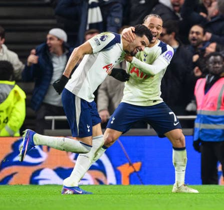 01 Feb 2026 - Tottenham v Manchester City - Premier League - Tottenham Hotspur Stadium - London. Tottenham v Manchester City - Premier League - Tottenham Hotspur Stadium - London. Dominic Solanke celebrates scoring his second half wonder goal with Xavi Simons. Picture : Mark Pain LONDON England  Copyright: xMarkxPainx