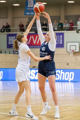 Toyota DBBL 2025 2026 - Syntainics MBC vs.USC Freiburg Halle Saale, Deutschland 01.Februar 2026: Im Bild:v.li.Antonia Kraushaar (Freiburg) und Sydney Erikstrup (Halle) Halle Saale swh.Arena Sachsen-Anhalt Deutschland