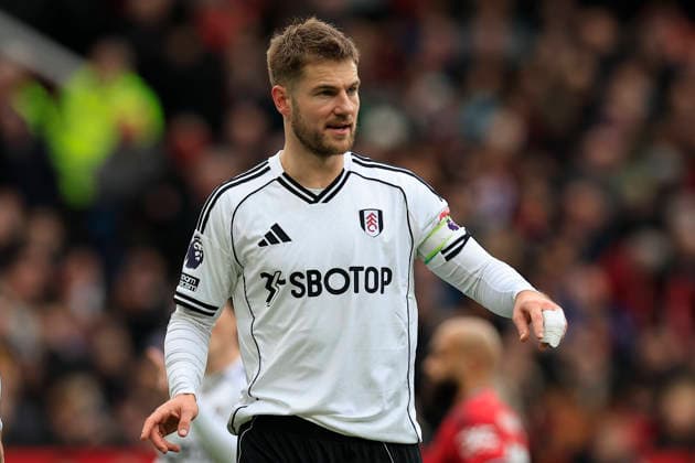 Manchester United, ManU v Fulham, Premier League Joachim Andersen (5) of Fulham during the Premier League match between Manchester United and Fulham at Old Trafford, Manchester, UK on 1 February 2026. Manchester Old Trafford Greater Manchester UK Editorial use only DataCo restrictions apply See www.football-dataco.com , Copyright: xConorxMolloyx PSI-23668-0161