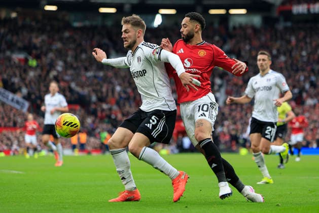 Manchester United, ManU v Fulham, Premier League Joachim Andersen (5) of Fulham is challenged by Matheus Cunha (10) of Manchester United during the Premier League match between Manchester United and Fulham at Old Trafford, Manchester, UK on 1 February 2026. Manchester Old Trafford Greater Manchester UK Editorial use only DataCo restrictions apply See www.football-dataco.com , Copyright: xConorxMolloyx PSI-23668-0162