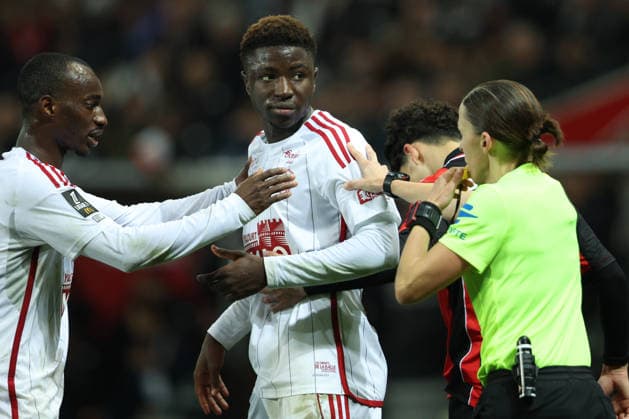 Nice v Stade Brestois 29 - Ligue 1 McDonald s 2025 2026 Pathe Mboup of Stade Brestois 29 is pushed away by Referee Stephanie Frappart during the Ligue 1 McDonald s match between Nice and Brest at Allianz Riviera on February 1, 2026 in Nice, France. WARNING! This Photograph May Only Be Used For Newspaper And Or Magazine Editorial Purposes. May Not Be Used For Publications Involving 1 player, 1 Club Or 1 Competition Without Written Authorisation From Football DataCo Ltd. For Any Queries, Please Contact Football DataCo Ltd on +44 (0) 207 864 9121 Nice Allianz Riviera South-Eastern France France Copyright: xAllstarxPicturexLibraryxLtdx