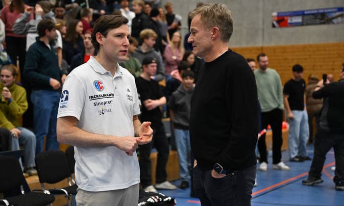 01.02.2026 - Handball - Saison 2025 2026 - Testspiel - Freundschaftsspiel : HC Erlangen HCE - Frisch Auf Göppingen - - xwoxzix - Johannes Sellin ( Trainer HC Erlangen HCE ) Dr. Carsten Bissel (Aufsichtsratsvorsitzender des HC Erlangen)