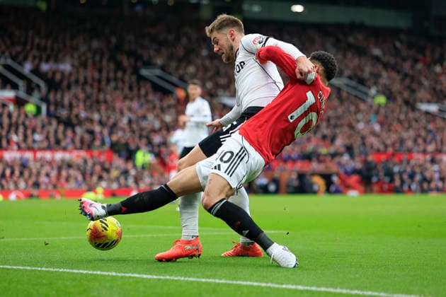 Manchester United, ManU v Fulham, Premier League Joachim Andersen (5) of Fulham is challenged by Matheus Cunha (10) of Manchester United during the Premier League match between Manchester United and Fulham at Old Trafford, Manchester, UK on 1 February 2026. Manchester Old Trafford Greater Manchester UK Editorial use only DataCo restrictions apply See www.football-dataco.com , Copyright: xConorxMolloyx PSI-23668-0164