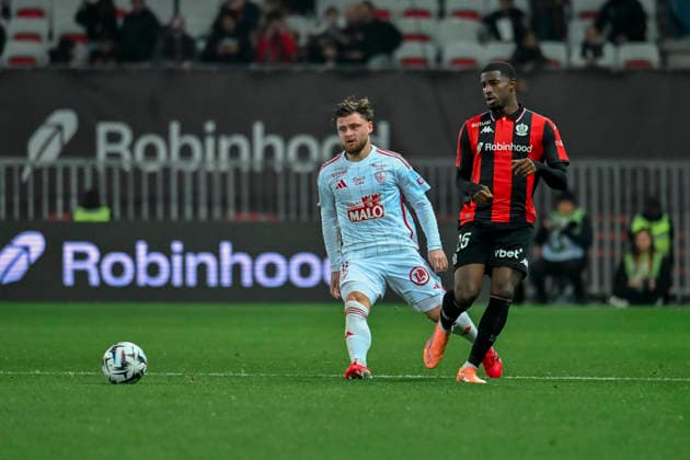 FOOTBALL : Nice (OGCN) vs Brest (SB29) - ligue 1 - 1 2 26 Brest s midfielder 8 H. Magnetti and Nice™s forward 25 Mohamed-Ali Cho during the French L1 2025-2026 season football match between Nice (OGCN) and Brest (SB) at Allianz Riviera stadium of Nice, south France, on February 1, 2026. NICEFrance  Copyright: xFredericxDIDESx