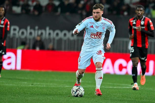 FOOTBALL : Nice (OGCN) vs Brest (SB29) - ligue 1 - 1 2 26 Brest s midfielder 8 H. Magnetti during the French L1 2025-2026 season football match between Nice (OGCN) and Brest (SB) at Allianz Riviera stadium of Nice, south France, on February 1, 2026. NICEFrance  Copyright: xFredericxDIDESx