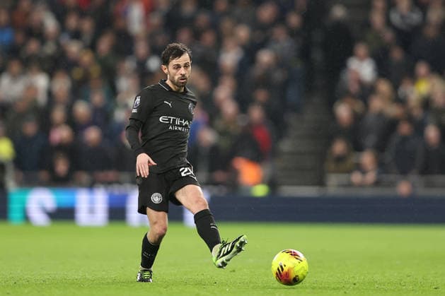 1st February 2026; Tottenham Hotspur Stadium, London, England; Premier League Football, Tottenham Hotspur versus Manchester City; Bernardo Silva of Manchester City passes the ball  KatiexChan Content restricted for UK based newspaper