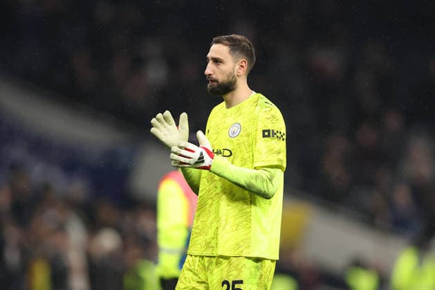 1st February 2026; Tottenham Hotspur Stadium, London, England; Premier League Football, Tottenham Hotspur versus Manchester City; goalkeeper Gianluigi Donnarumma of Manchester City thanking the fans after the match  KatiexChan Content restricted for UK based newspaper