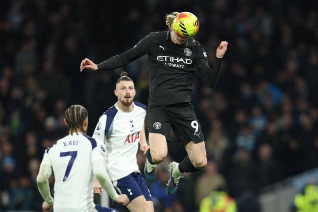 Tottenham v Man City 01 February 2026, London - Premier League Football - Tottenham Hotspur v Manchester City - Erling Haaland of Manchester City heads the ball - Photo: Charlotte Wilson Offside. London UK Copyright: xCharlottexWilsonx xOffsidexOffside