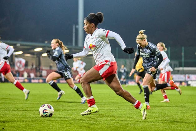 01.02.2026, GER, Frauenfußball, BL, 2025 2026, RB Leipzig - Eintracht Frankfurt Delice Boboy (17, RB Leipzig), Aktion, Zug zum Tor Leipzig Trainingszentrum der Roten Bulle Sachsen Deutschland
