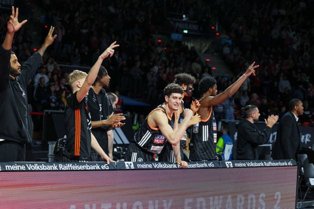 Die Ulmer Bank jubelt, GER, FC Bayern Basketball vs. ratiopharm Ulm, Basketball, easycredit Basketball Bundesliga, 18. Spieltag, Saison 2025 2026, 01.02.2026, GER, FC Bayern Basketball vs. ratiopharm Ulm, Basketball, easycredit Basketball Bundesliga, 18. Spieltag, Saison 2025 2026, 01.02.2026 Muenchen Copyright: xEibner-Pressefoto JennixMaulx EP_JML