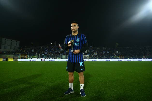 Inter s Lautaro Martinez Panini player of the match during the soccer match between Cremonese and Internazionale at the Giovanni Zini in Cremona, north west Italy -Domenica , 1 Febbraio 2026. - Soccer .  Copyright: xAlbertoxMariani LaPressex