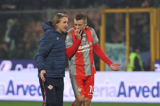Cremonese s head coach Davide Nicola and Cremonese s Jamie Vardy during the Serie A soccer match between Cremonese and Inter at the Giovanni Zini Stadium in Cremona Italy - 1 February 2026. - Soccer .  Copyright: xAlbertoxMariani LaPressex