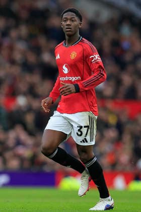 Manchester United, ManU v Fulham, Premier League Kobbie Mainoo (37) of Manchester United during the Premier League match between Manchester United and Fulham at Old Trafford, Manchester, UK on 1 February 2026. Manchester Old Trafford Greater Manchester UK Editorial use only DataCo restrictions apply See www.football-dataco.com , Copyright: xConorxMolloyx PSI-23668-0183