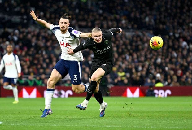 Tottenham Hotspur V Manchester City. Premier league. Erling Haaland (Manchester City) and Radu DraguÈ™in (Spurs) during the Tottenham Hotspur V Manchester City Premier league match at the Tottenham Hotspur Stadium, London. Tottenham Tottenham Hotspur Stadium UK Copyright: xMartinxDaltonx Spurs_ManCity_010226_MD_028