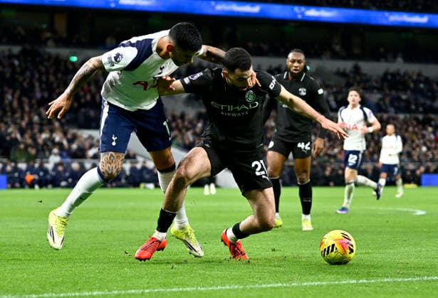 Tottenham Hotspur V Manchester City. Premier league. Rayan Ait-Nouri (Manchester City) and Cristian Romero (Spurs) during the Tottenham Hotspur V Manchester City Premier league match at the Tottenham Hotspur Stadium, London. Tottenham Tottenham Hotspur Stadium UK Copyright: xMartinxDaltonx Spurs_ManCity_010226_MD_030