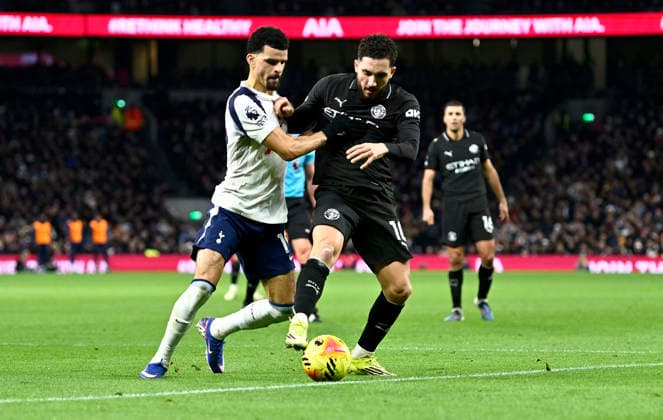 Tottenham Hotspur V Manchester City. Premier league. Rayan Cherki (Manchester City) and Dominic Solanke (Spurs) during the Tottenham Hotspur V Manchester City Premier league match at the Tottenham Hotspur Stadium, London. Tottenham Tottenham Hotspur Stadium UK Copyright: xMartinxDaltonx Spurs_ManCity_010226_MD_031