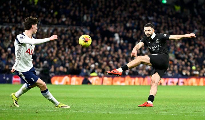 Tottenham Hotspur V Manchester City. Premier league. Rayan Ait-Nouri (Manchester City) has a shot during the Tottenham Hotspur V Manchester City Premier league match at the Tottenham Hotspur Stadium, London. Tottenham Tottenham Hotspur Stadium UK Copyright: xMartinxDaltonx Spurs_ManCity_010226_MD_033