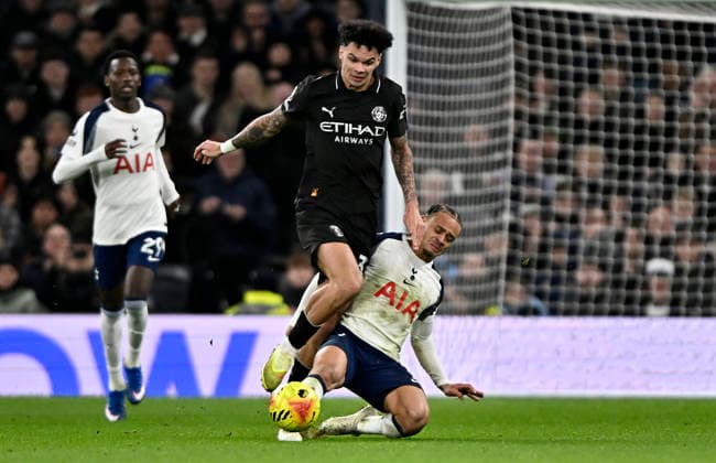 Tottenham Hotspur V Manchester City. Premier league. Nico O Reilly (Manchester City) is tackled by Xavi Simons (Spurs) during the Tottenham Hotspur V Manchester City Premier league match at the Tottenham Hotspur Stadium, London. Tottenham Tottenham Hotspur Stadium UK Copyright: xMartinxDaltonx Spurs_ManCity_010226_MD_040