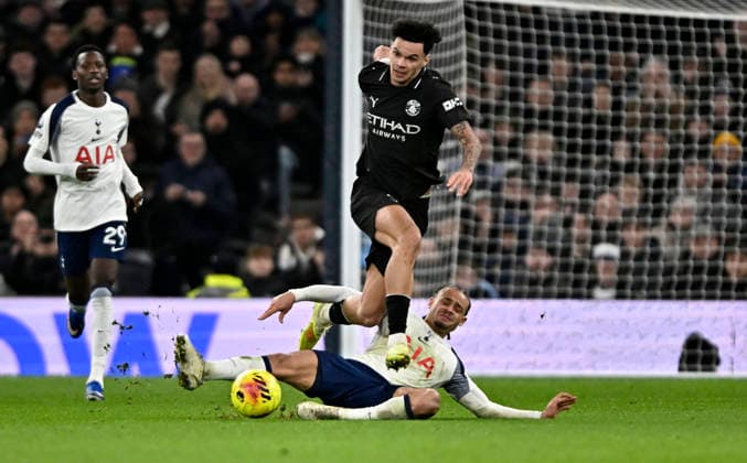 Tottenham Hotspur V Manchester City. Premier league. Nico O Reilly (Manchester City) is tackled by Xavi Simons (Spurs) during the Tottenham Hotspur V Manchester City Premier league match at the Tottenham Hotspur Stadium, London. Tottenham Tottenham Hotspur Stadium UK Copyright: xMartinxDaltonx Spurs_ManCity_010226_MD_041