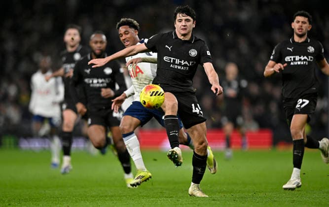Tottenham Hotspur V Manchester City. Premier league. Abdukodir Khusanov (Manchester City) and Wilson Odobert (Spurs) during the Tottenham Hotspur V Manchester City Premier league match at the Tottenham Hotspur Stadium, London. Tottenham Tottenham Hotspur Stadium UK Copyright: xMartinxDaltonx Spurs_ManCity_010226_MD_051