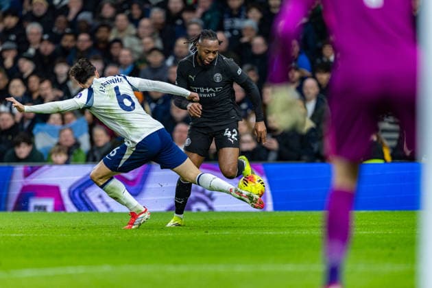 Tottenham Hotspur v Manchester City, Premier League Tottenham Hotspur midfielder Joao Palhinha (6) tackles Manchester City forward Antoine Semenyo (42) during the Premier League match between Tottenham Hotspur and Manchester City at Tottenham Hotspur Stadium, London, UK on 1 February 2026. London Tottenham Hotspur Stadium London UK Editorial use only DataCo restrictions apply See www.football-dataco.com , Copyright: xToyinxOshodix PSI-23665-0075