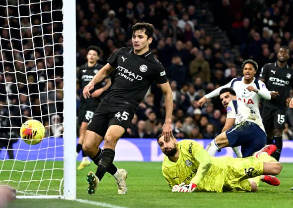 Tottenham Hotspur V Manchester City. Premier league. GOAL. Dominic Solanke (Spurs), Gianluigi Donnarumma (Manchester City, goalkeeper) and Abdukodir Khusanov (Manchester City) watch as the ball settles into the corner of the net for the second Spurs goal during the Tottenham Hotspur V Manchester City Premier league match at the Tottenham Hotspur Stadium, London. Tottenham Tottenham Hotspur Stadium UK Copyright: xMartinxDaltonx Spurs_ManCity_010226_MD_061