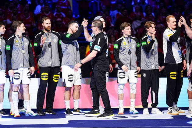 Deutschland bei Siegerehrung DEN, Daenemark vs. Deutschland, Handball, EHF Europameisterschaft 2026, Finale, 01.02.2026 DEN, Daenemark vs. Deutschland, Handball, EHF Europameisterschaft 2026, Finale, 01.02.2026 Herning *** Germany at the award ceremony DEN, Denmark vs Germany, Handball, EHF European Championship 2026, Final, 01 02 2026 DEN, Denmark vs Germany, Handball, EHF European Championship 2026, Final, 01 02 2026 Herning Copyright: xEibner-Pressefoto MarcelxvonxFehrnx EP_MFN