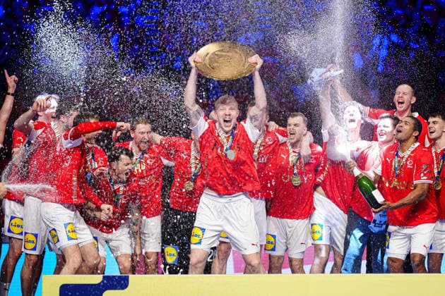 Siegerehrung Daenemark mit EHF Pokal DEN, Daenemark vs. Deutschland, Handball, EHF Europameisterschaft 2026, Finale, 01.02.2026 DEN, Daenemark vs. Deutschland, Handball, EHF Europameisterschaft 2026, Finale, 01.02.2026 Herning Copyright: xEibner-Pressefoto MarcelxvonxFehrnx EP_MFN