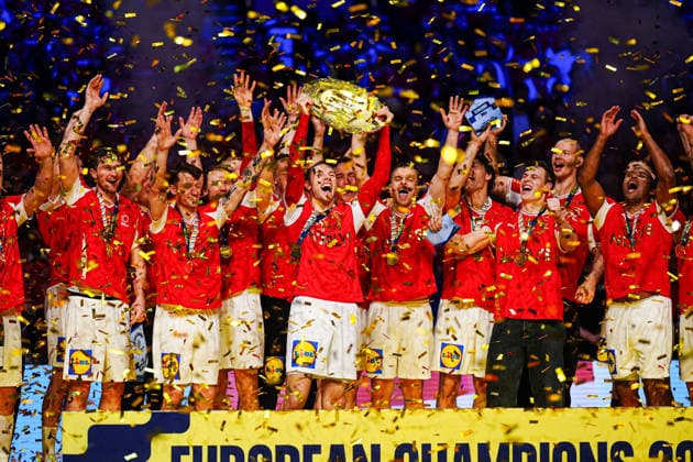 Siegerehrung Daenemark mit EHF Pokal DEN, Daenemark vs. Deutschland, Handball, EHF Europameisterschaft 2026, Finale, 01.02.2026 DEN, Daenemark vs. Deutschland, Handball, EHF Europameisterschaft 2026, Finale, 01.02.2026 Herning Copyright: xEibner-Pressefoto MarcelxvonxFehrnx EP_MFN